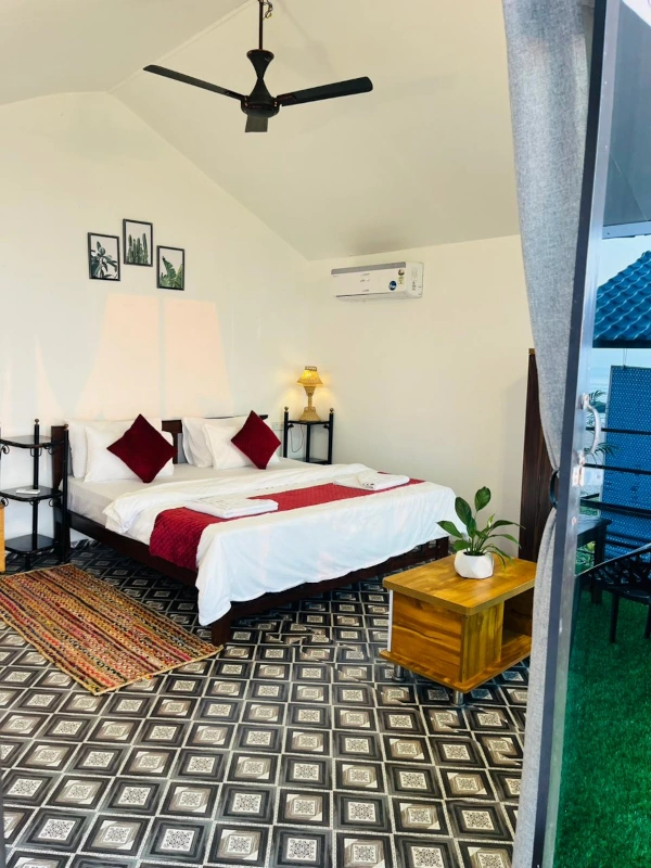 Seafront Elevated Beach Hut Bedroom