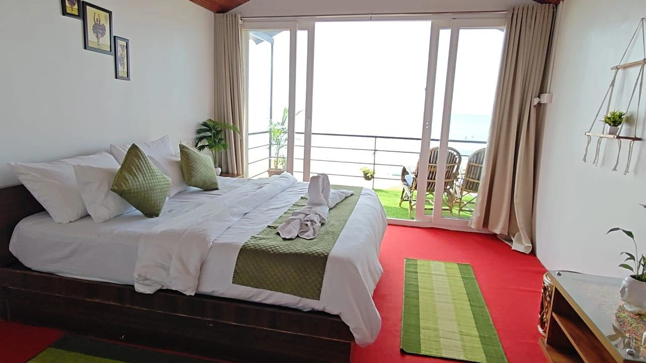 Seafront Elevated Beach Hut Bed