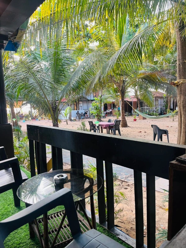 Garden view beach hut balcony