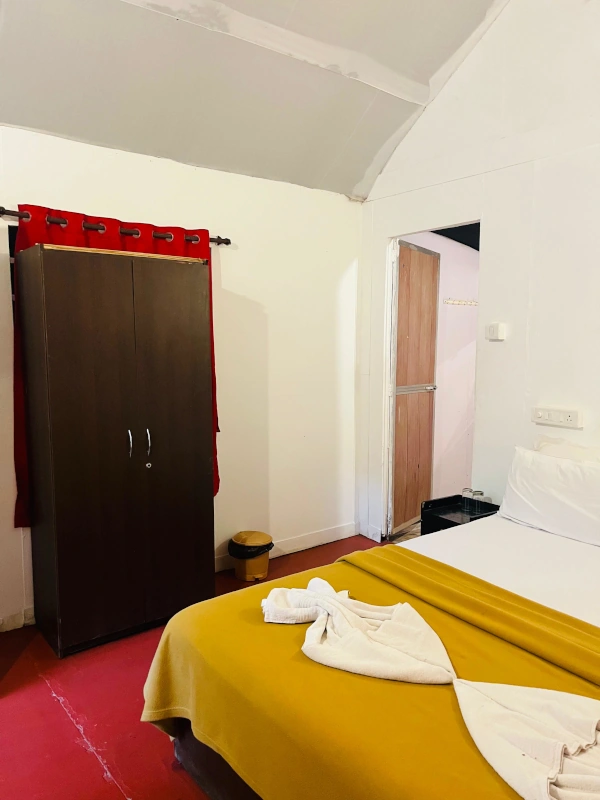 Garden view beach hut