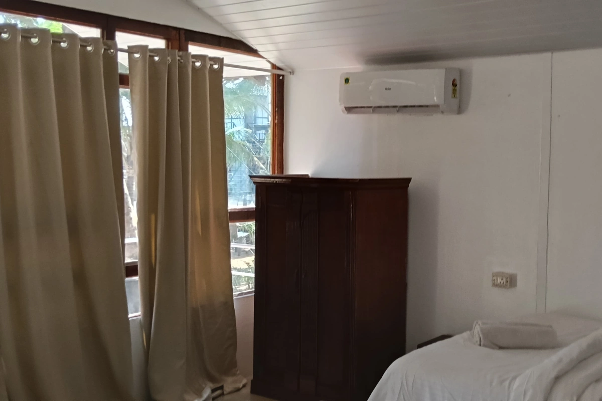 Side Sea View Beach Hut