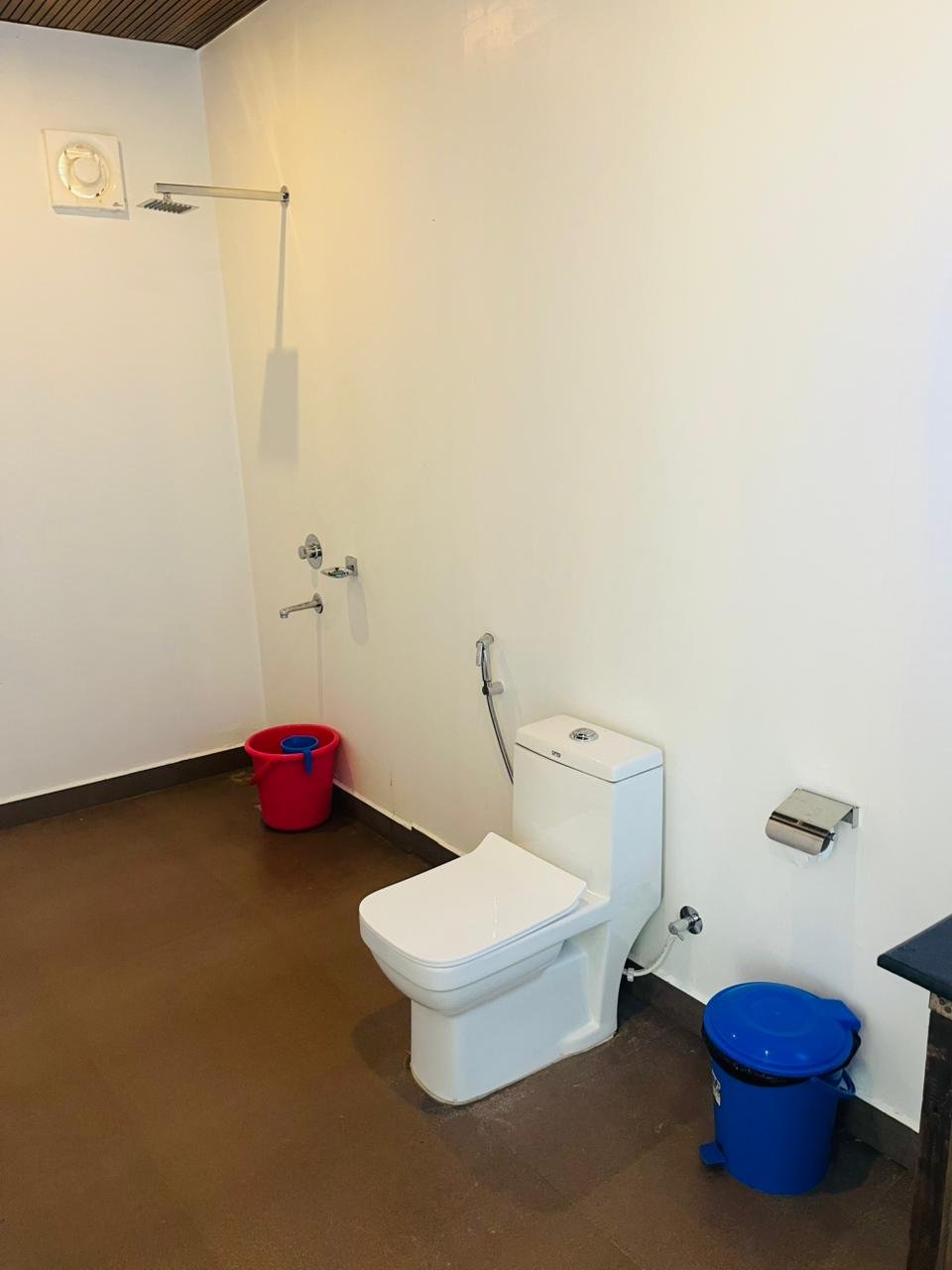 Sea Facing Beach Hut bathroom